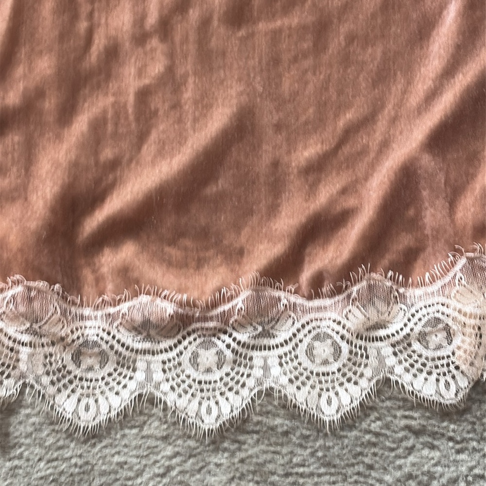Boston Proper Lace Trim Velvet Top L - Picture 4 of 9
